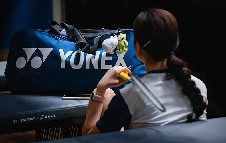 YONEX