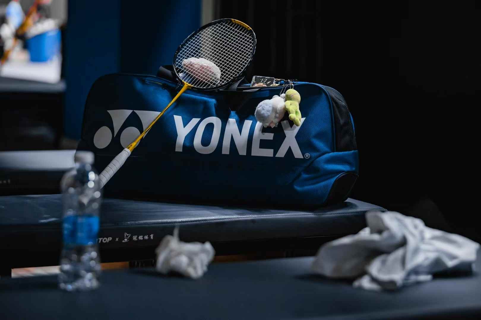 YONEX