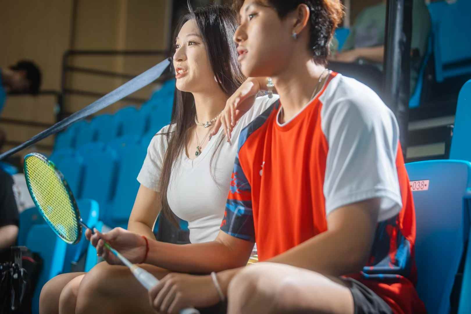 YONEX