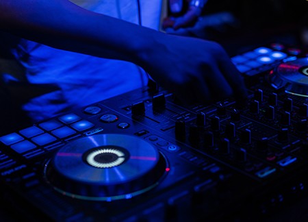 DJ.jpg